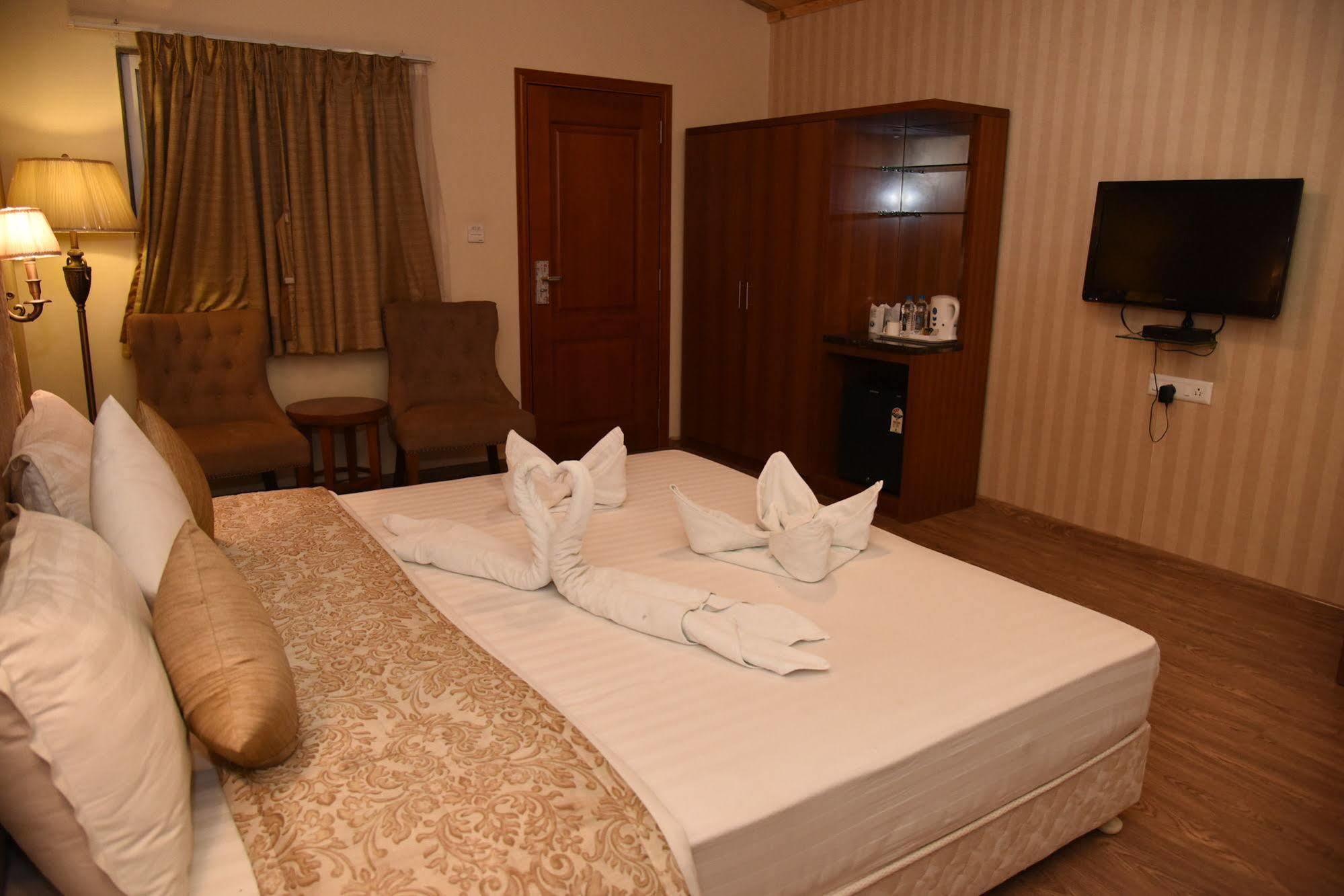 Palm Green Club Resort Jetalpur Eksteriør billede