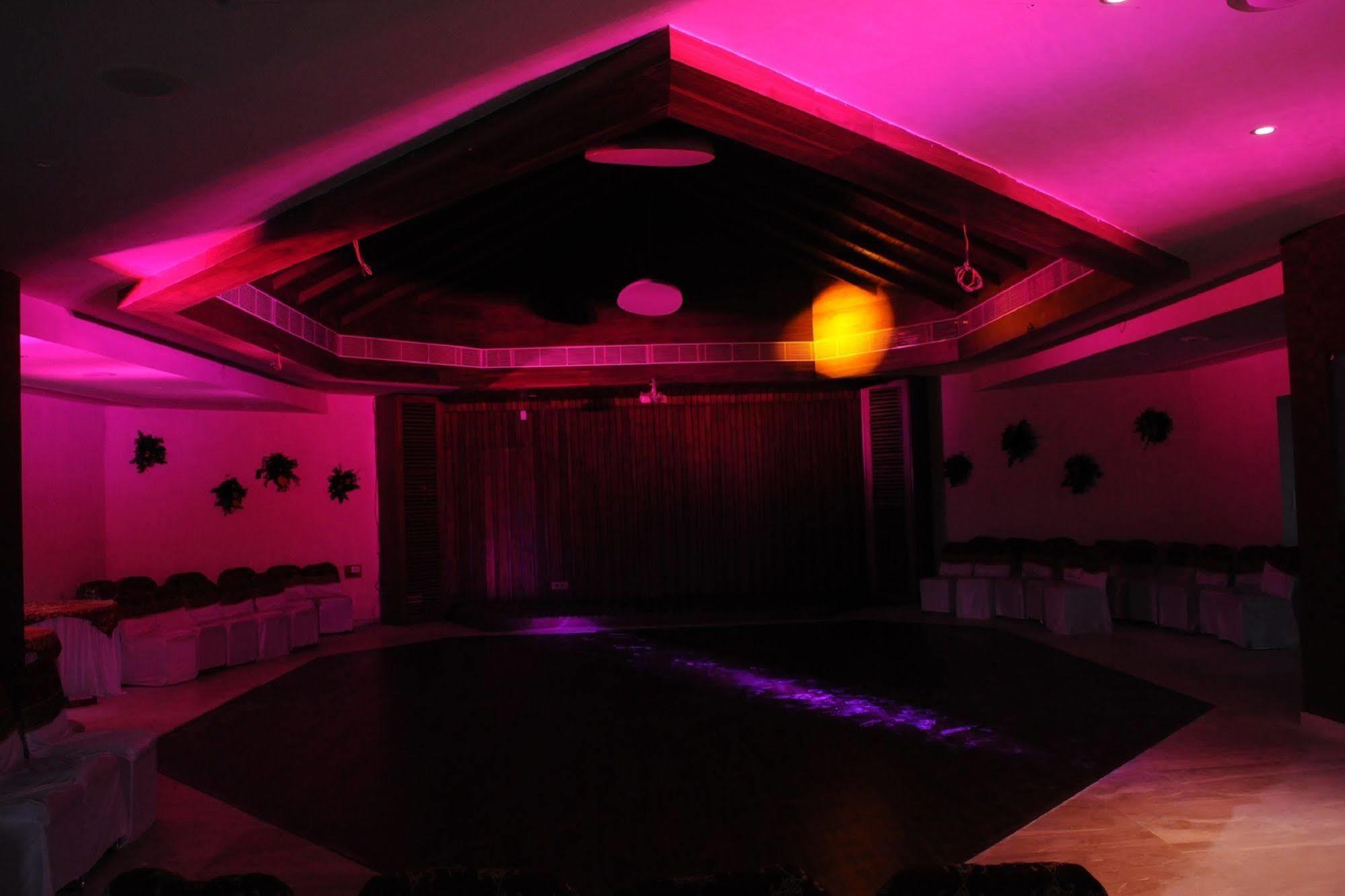 Palm Green Club Resort Jetalpur Eksteriør billede