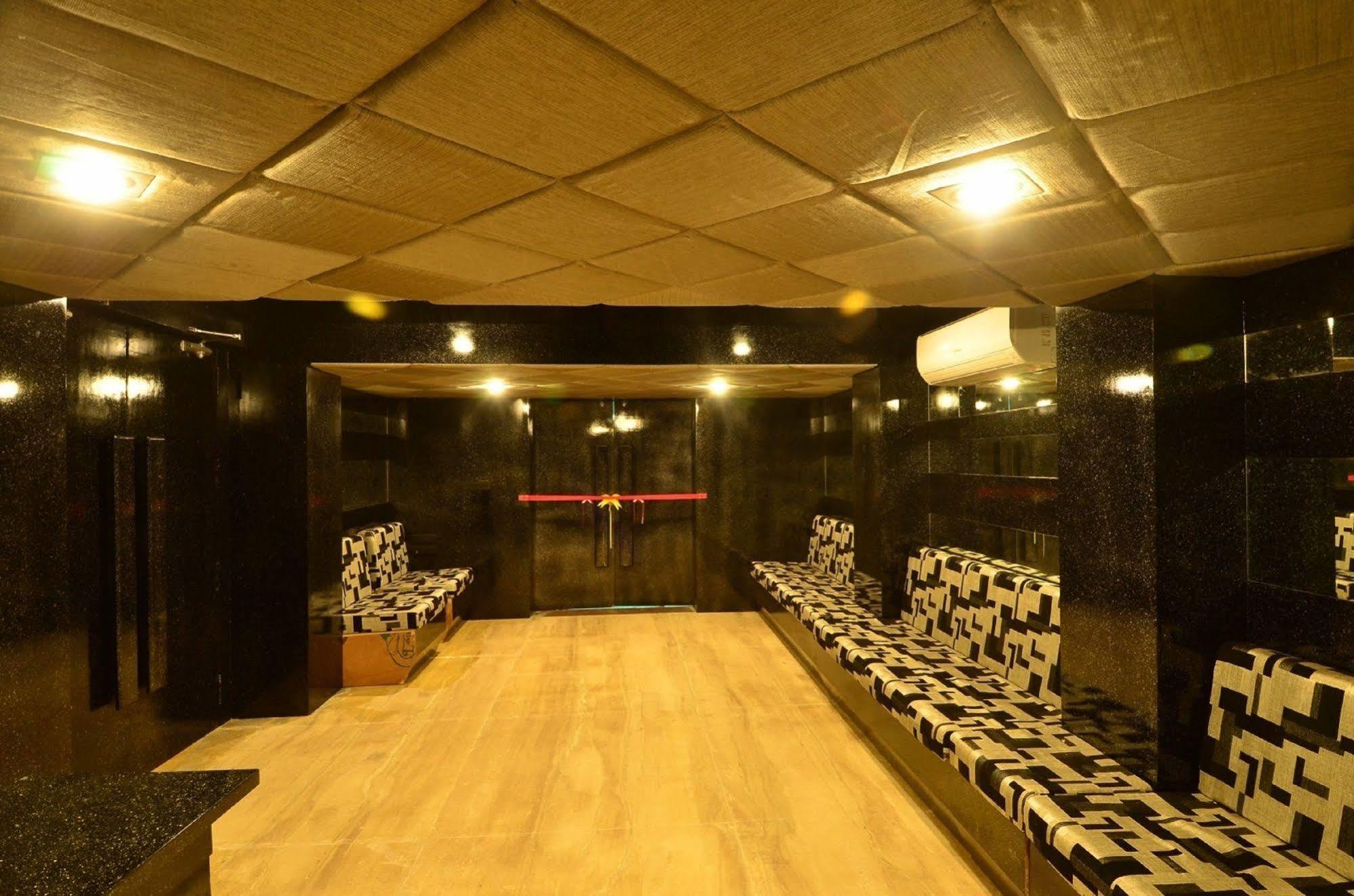 Palm Green Club Resort Jetalpur Eksteriør billede